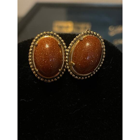 1980s Clip On Round Gold Flakes Earrings - Picture 2 of 4